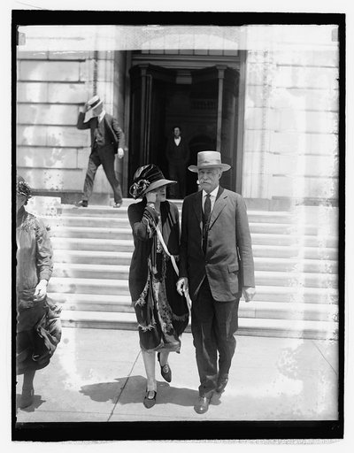 Gov. & Mrs. Gifford Pinchot at Capitol, 6/9/26