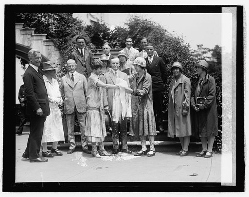 Berea College students present quilt, 6/3/26