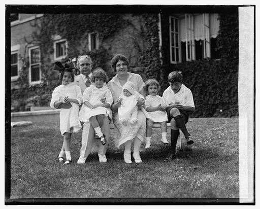 Sec. & Mrs. Davis with Jean, Jane, Jewell, Joan, Jimmie, [7/7/26