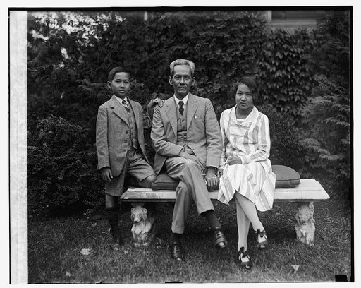 Phya Bichitor [...] & his children (Minister of Siam), 9/28/26