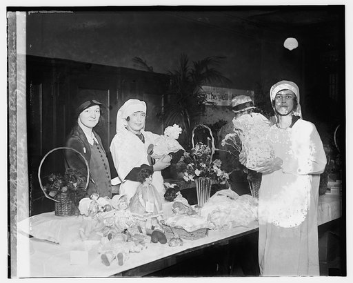 Mrs. Frank Page, Miss Eliz. Ives, Miss Dorothea Richards, 12/1/26