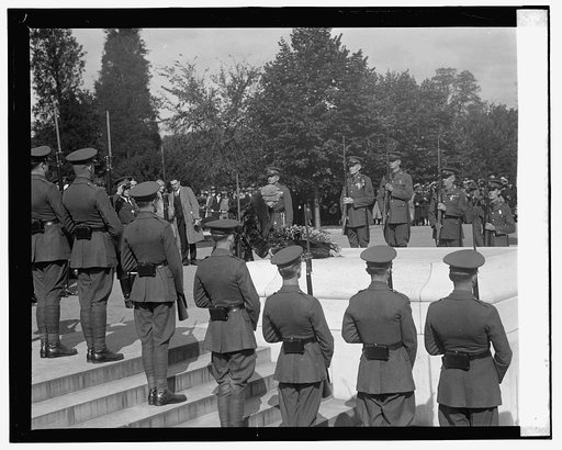 Queen Marie at Tomb of Unknown, 10/19/26