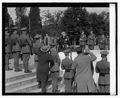 Queen Marie at Tomb of Unknown, 10/19/26