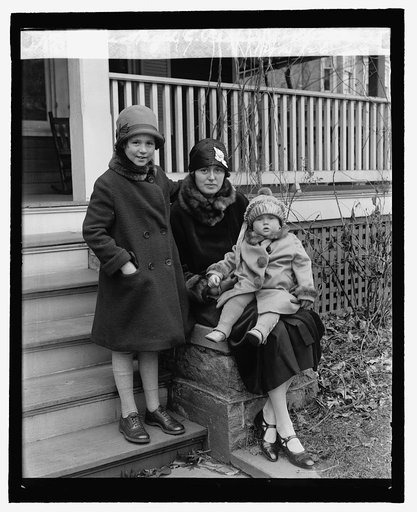 Mrs. Ralph E. Pearsons & children, 12/15/26