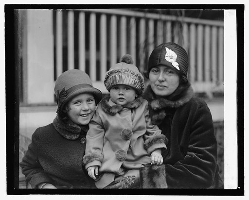 Mrs. Ralph E. Pearsons & children, [12/15/26