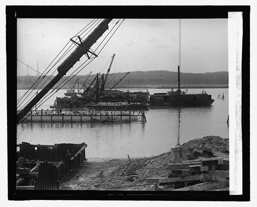 Laying foundation for Arlington Memorial Bridge
