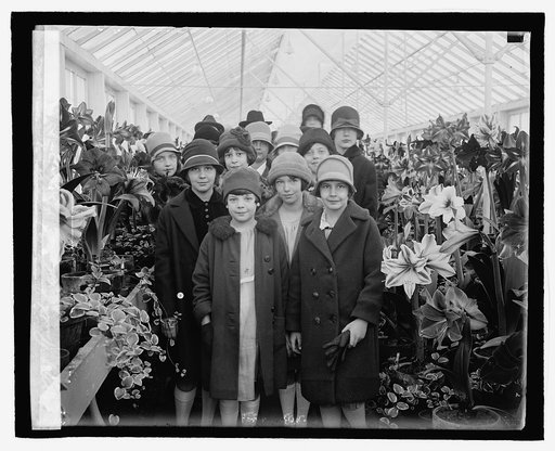Ruth Jardine & class at Amaryllis show, 3/21/27