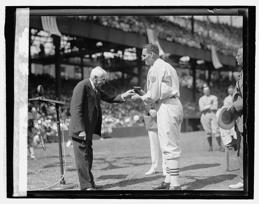 Walter Johnson, 20th yr. celebration, Kellogg presenting medal, 8/2/27