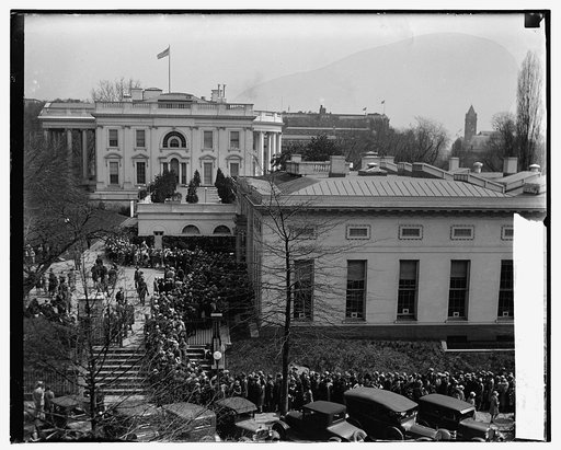 Crowds at White House, 4/3/29