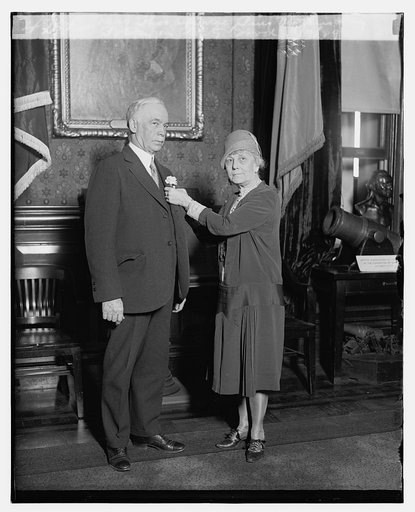 Mrs. Thos. Spence pins Mothers Day poppy on Secty. Good, 5/9/29