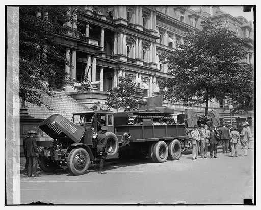 Good inspects auto aircraft gun, 5/24/29