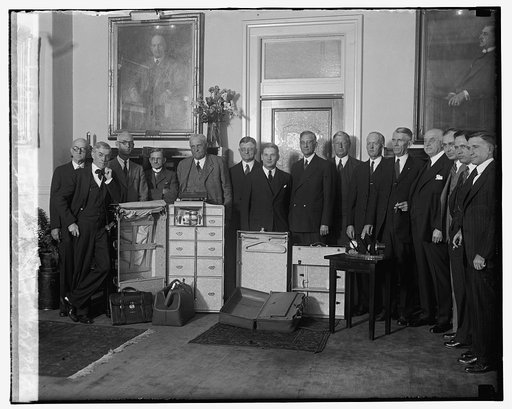 Missouri delegation presents traveling set to Secty. Hyde, 5/6/29