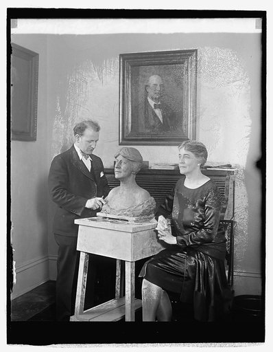 Ruth Bryan Owens poses for Ernest Durig, [4/20/29