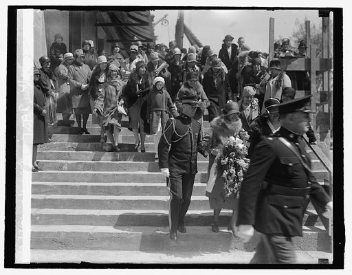 Mrs. Hoover leaving D.A.R., 4/18/29