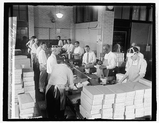 Bureau of Eng. & Ptg., packing the bills, 6/26/29