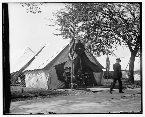 G.A.R. encampment, Oct. 1902, swopping yarns