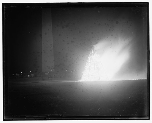 Liberty Loan bonfire, Monument grounds, Wash. D.C. Oct. 1917