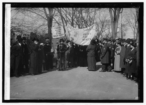 Suffragettes at White House, Feb. 1914