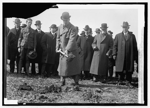 Col. Harts breaking ground for Lincoln Memorial