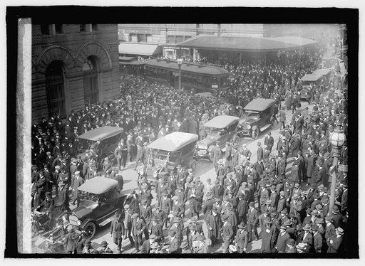 Strike mobs go F[?] Feb.14/1917