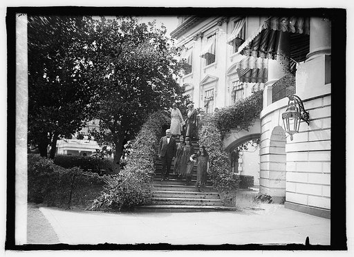 Pres. & Mrs. Harding & Campfire Girls, [6/17/21