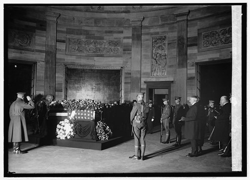 Pershing at body of Unknown soldier in Cap., 11/9/21