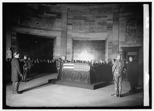 Harding & Taft at bier of Unknown soldier in Capitol, 11/9/21