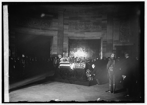 Weeks lays wreath on casket of Unknown soldier, 11/9/21