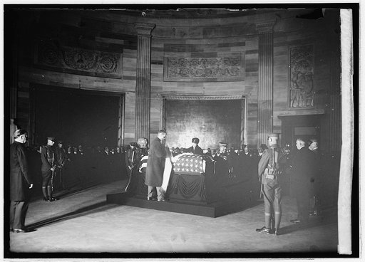 Mrs. Harding at Bier of Unknown soldier, [11/9/21