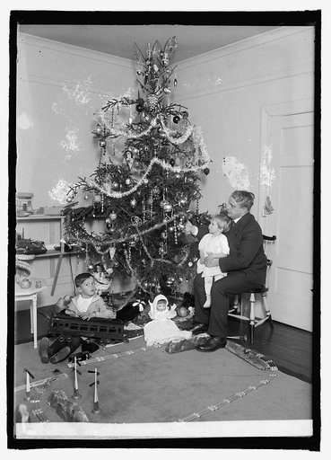Secty. Davis, Christmas tree, [1921