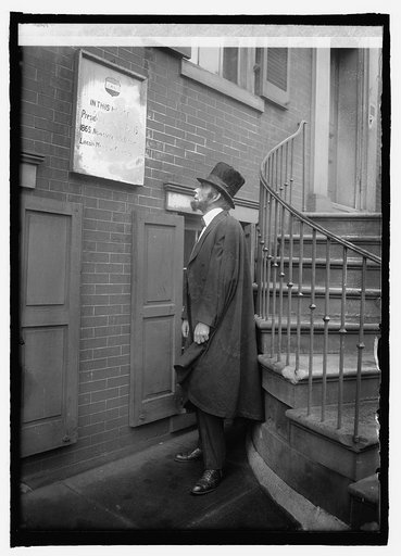 Theo. Hardy as Lincoln at house Lincoln died in, 2/9/22