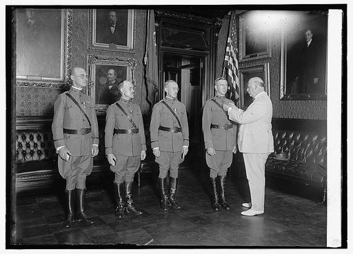 Secty. Weeks awarding medals, 8/17/22