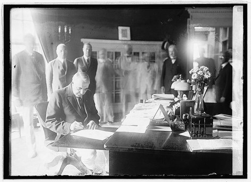 Harding signing bill, 8/18/22