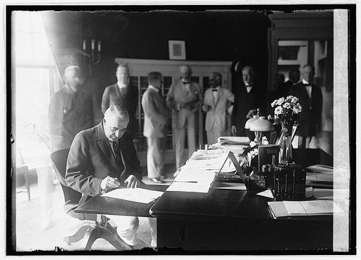 Harding signing bill, 8/18/22