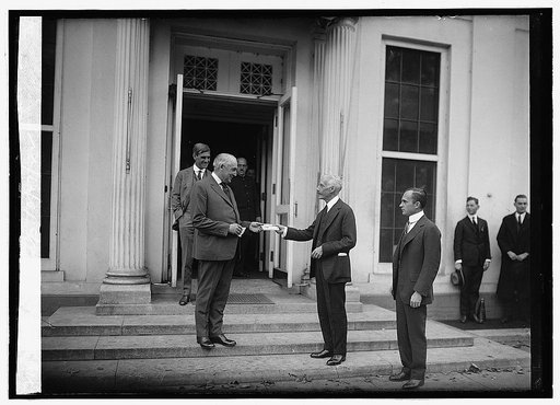 Harding and others outside White House], 10/27/22