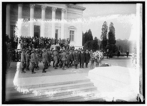 Boy Scouts at tomb of Unknown soldier, 11/11/22