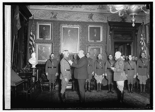 Weeks decorating officers, 11/29/22