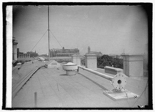 Flag poles, White House