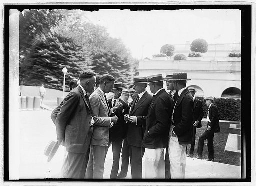 Craeger & newspaper men, [8/21/23