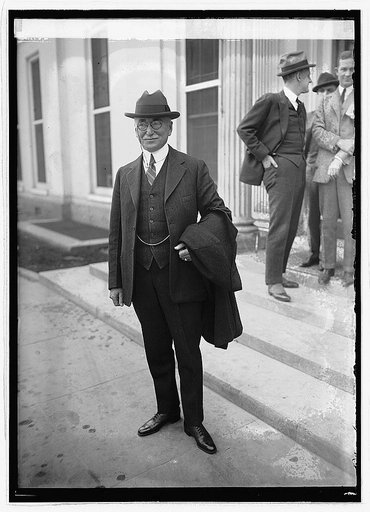 Wallace R. Farrington, Gov. of Hawaii, [10/9/23