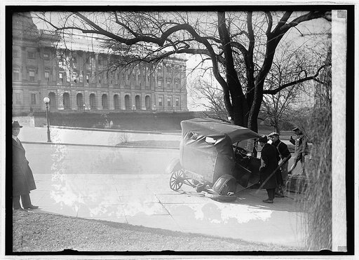 Auto wreck at Capitol