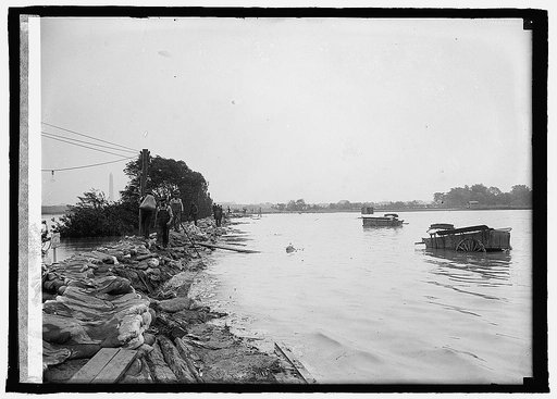 Potomac River, Washington monument in background