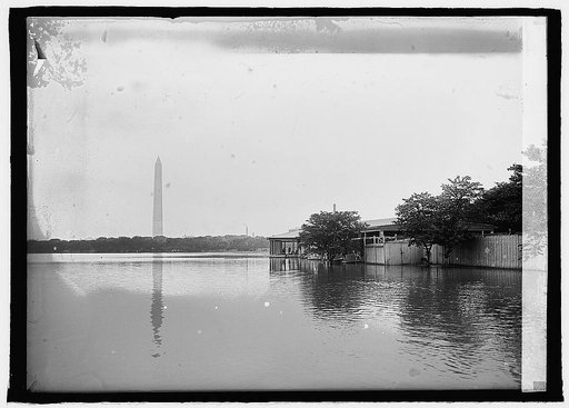 Flood, Potomac River with Washington monument in background