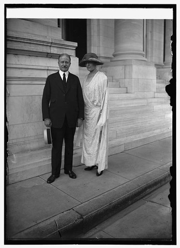 Mr. & Mrs. Frank Mondell at White House, [Washington, D.C., 8/14/24