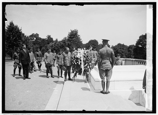 Lt. Gen. Wada and Japanese mission at grave of Unknown soldier, Arlington, [Va.], 8/5/24