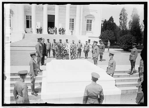Japanese mission at grave of Unknown soldier at Arlington, [Va.], [8/5/24