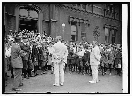 Agricultural Club members of U. of Md. with Sec. Wallace and P.M.G. Baillett, 8/11/24
