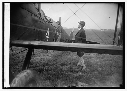 Coolidge inspecting one of world flight planes at Bowling [i.e., Bolling] Field, [Washington, D.C., 9/9/24