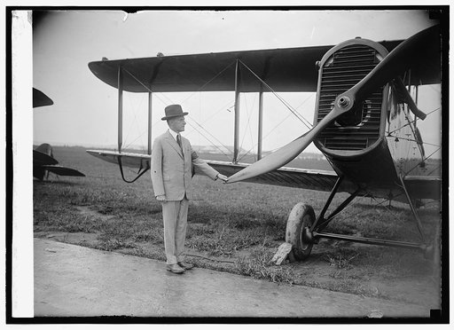 Coolidge inspecting world flight plane at Bowling [i.e., Bolling] Field, [Washington, D.C.], 9/9/24