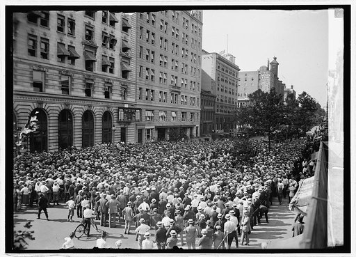 Crowd at star score board, 8/29/24